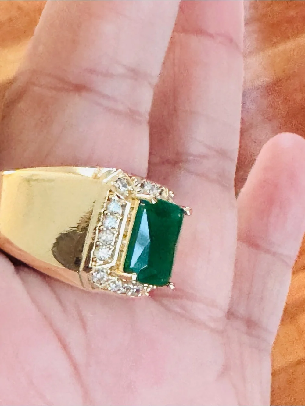 18K Gold Plated Men's Ring with Emerald Green Stone. Size 9